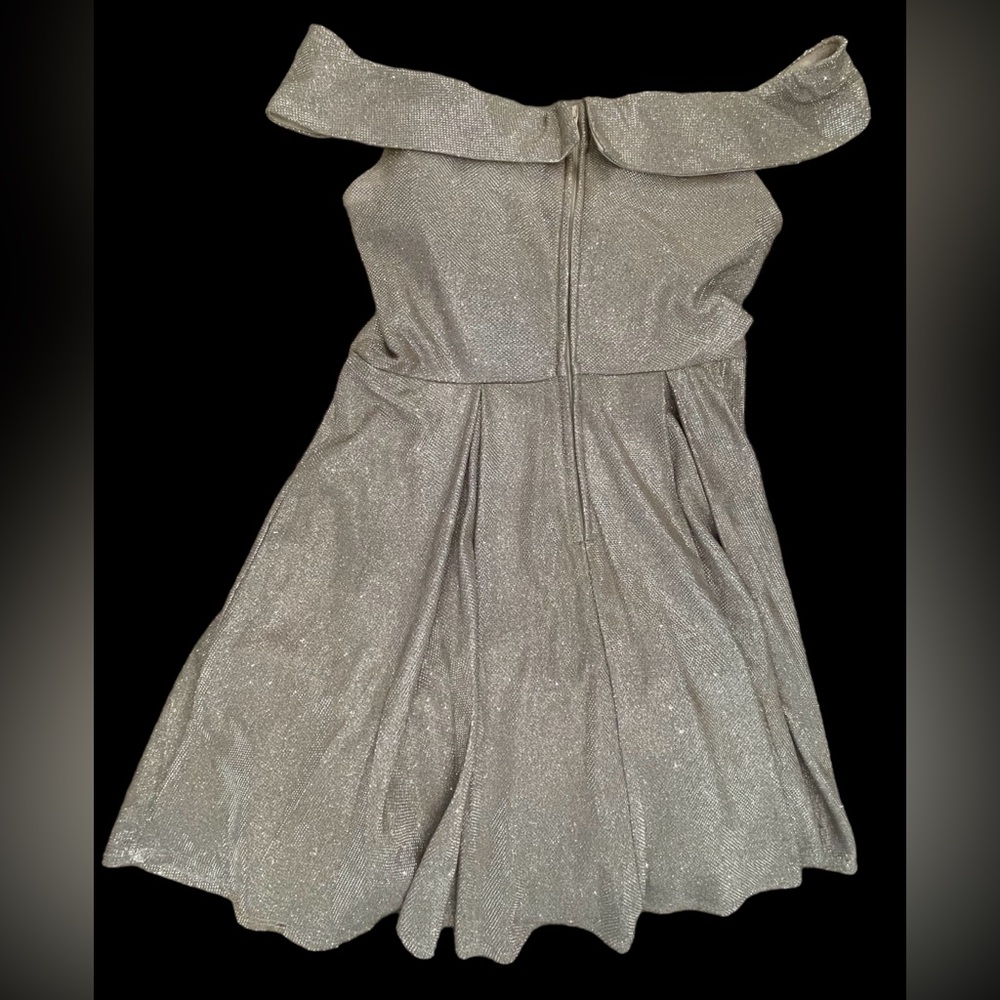 B. Smart Dress - Picture 2 of 9